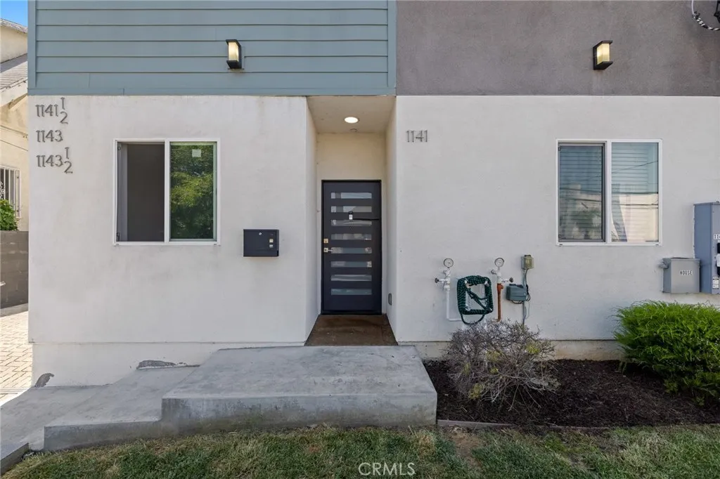 1143 Irolo Street, Los Angeles, California 90006 home-pic-4